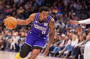 名记：勇士想在27年有灵活性 所以不愿吃进蒙克&给库明加球员选项