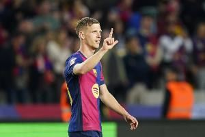 每体：奥尔莫将接受巴萨队医的检查，后者已抵达俱乐部基地