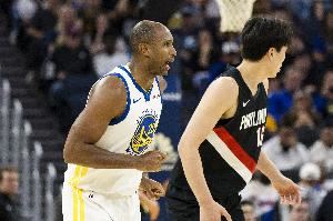 老伙夫累够呛！霍福德上半场5中1&正负值-7 对位的根森合砍14+15