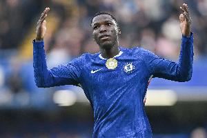 新晋世一腰！凯塞多半场仅1丢球权助蓝军3球完胜，1亿身价后腰第1