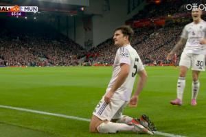 简直满分的滑跪🤩🤩马奎尔头球破红军，帅气庆祝气质拉满