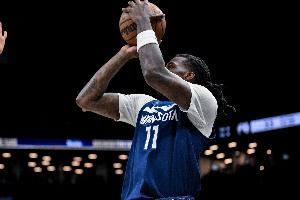 里德给末端球员建议：坚持住别放弃 对自己要求更严格一些