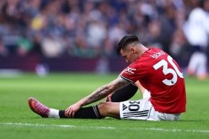 天空:曼联前锋舍什科伤病不严重,预计最多缺席一个月 天空:曼联前锋舍什科伤病不严重,预计最多缺席一个月