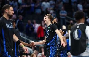 弗拉格在18岁就得到生涯第200分 此前三位做到的分别是詹科麦 弗拉格在18岁就得到生涯第200分 此前三位做到的分别是詹科麦